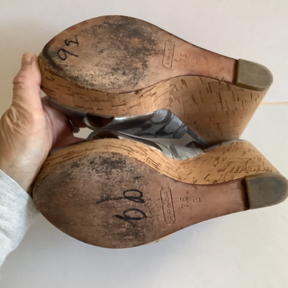 COACH Jessy Silver Grey Logo "C" Canvas & Leather 5" Cork Wedge Sandals Sz 7.5B - Picture 8 of 8
